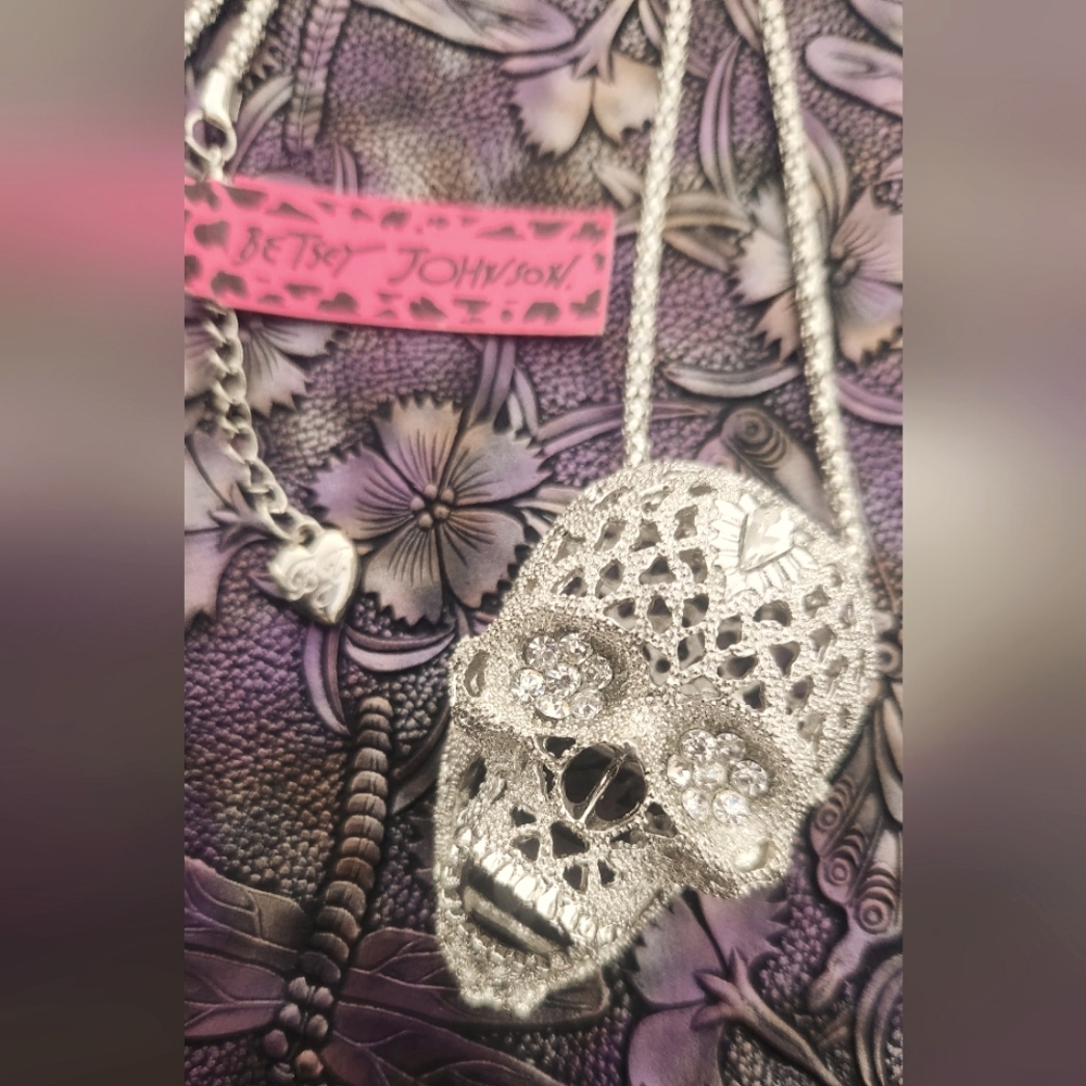 Betsy Johnson large skull Necklace